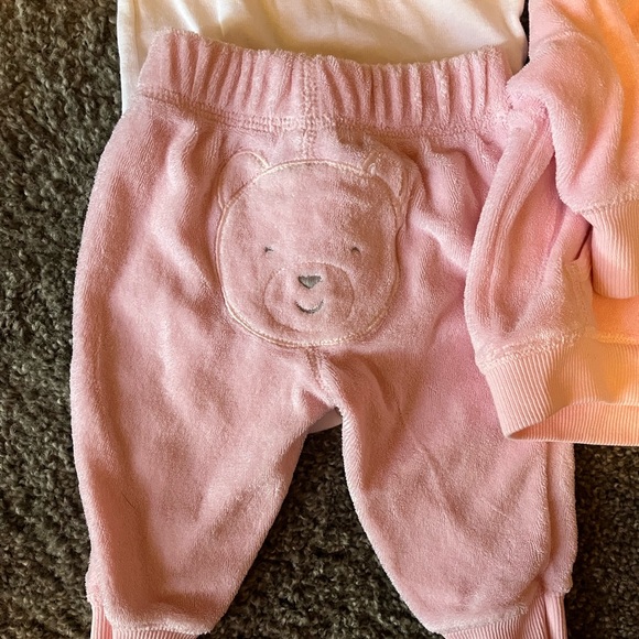 Baby girl little bear Carters outfit - Picture 3 of 4